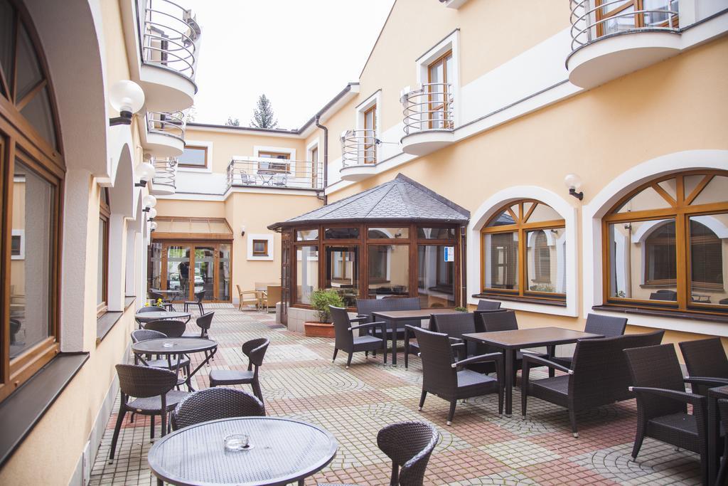 Hotel Eminent Zlate Moravce Exterior photo